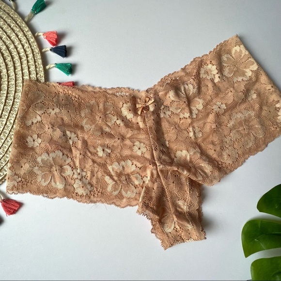 Victoria's Secret Body By Victoria Lace Shortie Panty Beige Large NEW - Picture 3 of 5